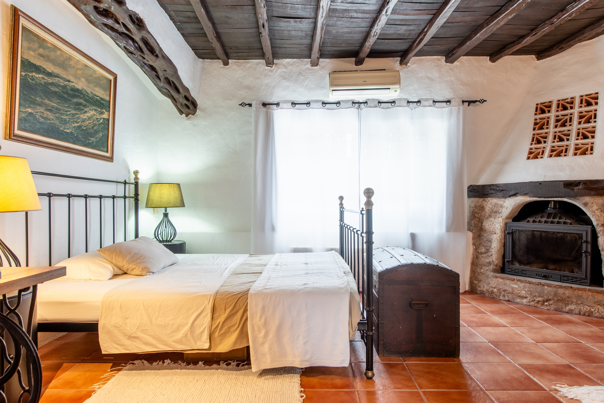 Resa Estates vastgoed te koop Ibiza Geraldine finca san lorenzo noorden bedroom 2.jpg